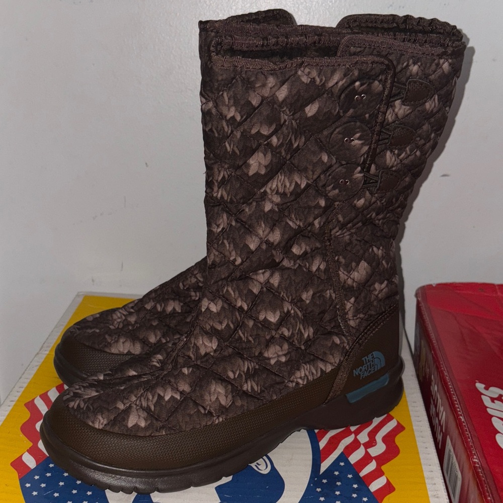 The North Face Women's Dark Brown Quilted Boots size 6